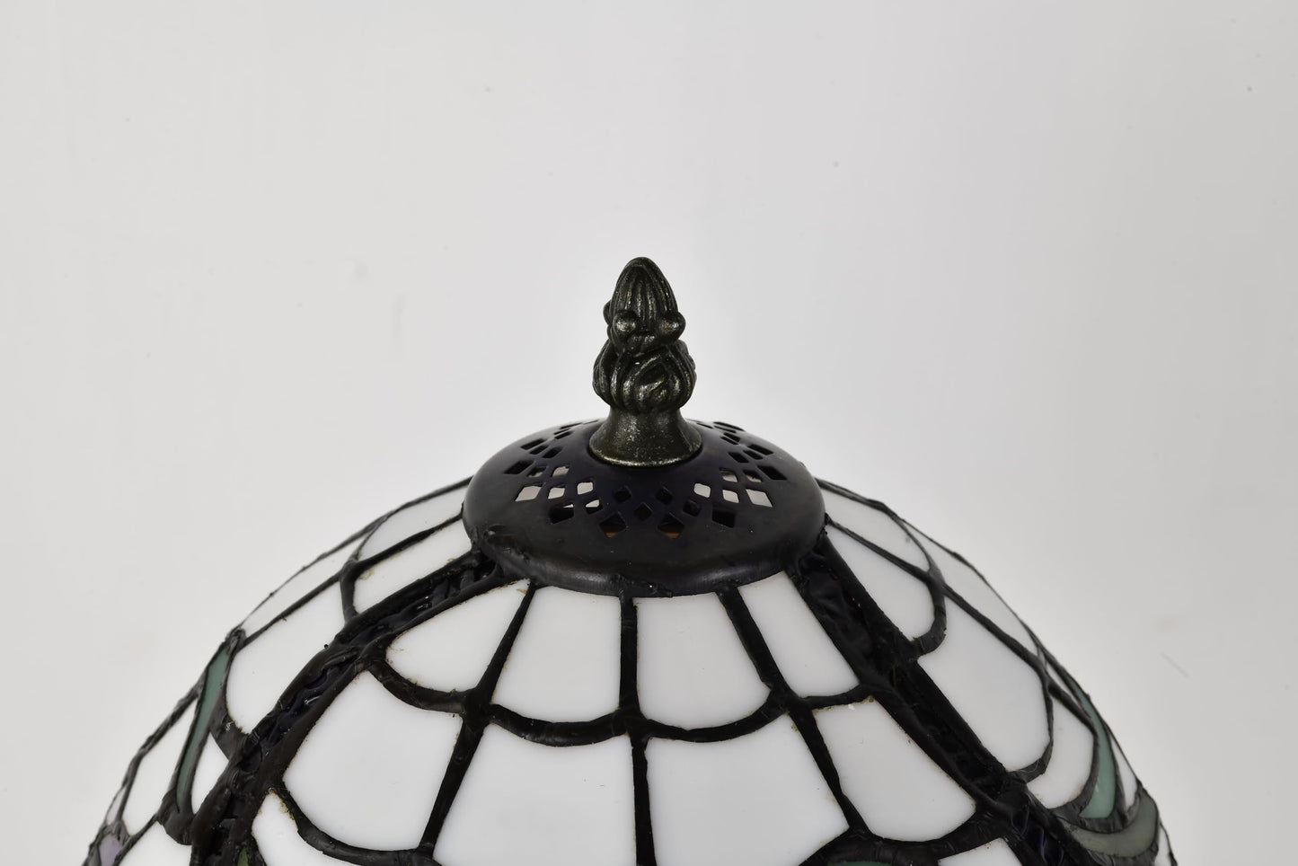 BELOFAY Elegant Floral Tiffany Stained Glass Bedside Lamp – Handmade Vintage, 8" Shade Diameter x 13" Stand Height